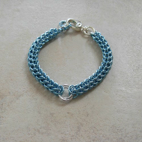 images/aqua blue pet necklace.jpg